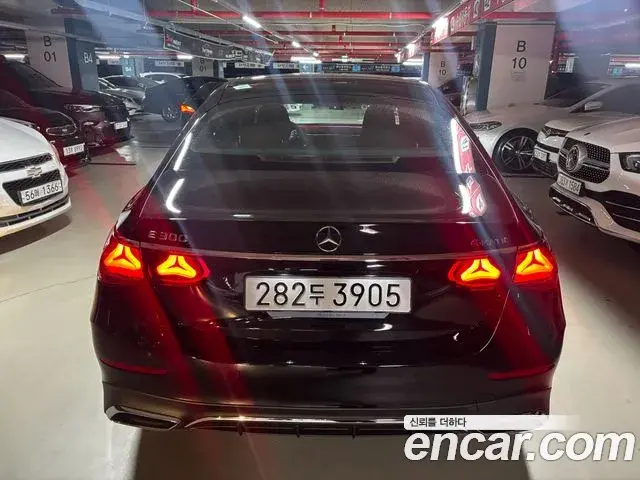 Mercedes-Benz E-Class 2025 — Photo 7/15