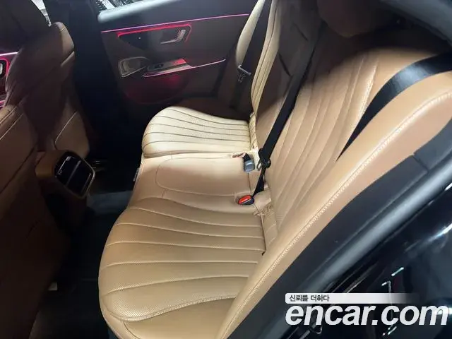 Mercedes-Benz E-Class 2025 — Photo 4/15
