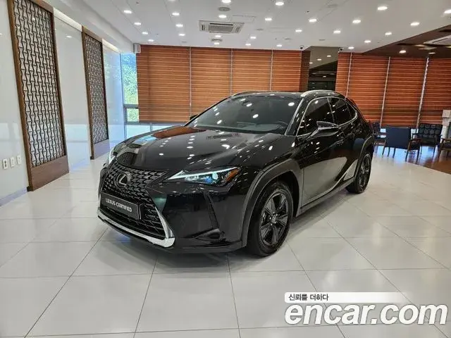 Lexus UX300h 2026 — Photo 7/15