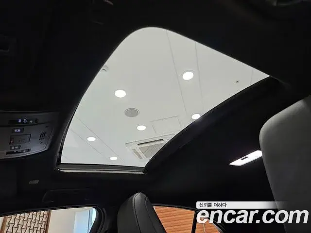 Lexus UX300h 2026 — Photo 9/15