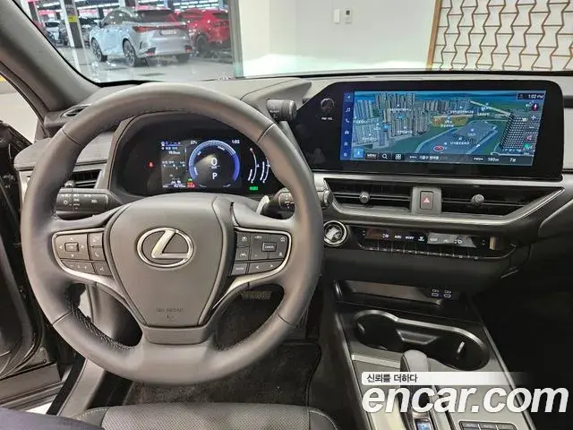 Lexus UX300h 2026 — Photo 3/15