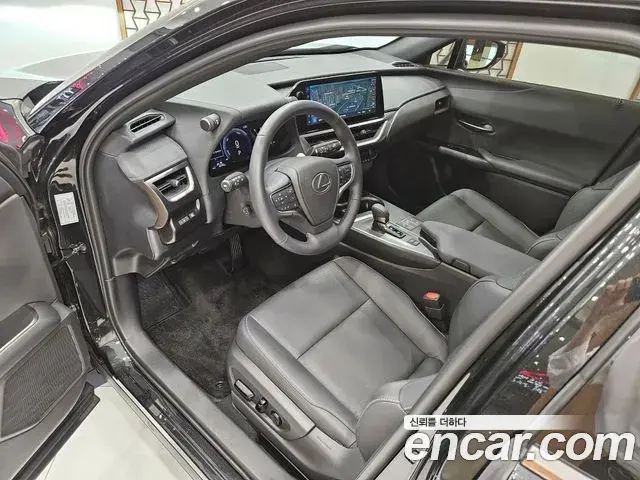Lexus UX300h 2026 — Photo 6/15