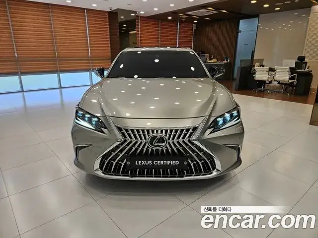 Lexus ES300h 2025 — ფოტო 15/15