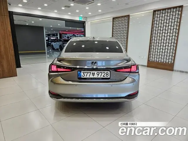 Lexus ES300h 2025 — ფოტო 2/15