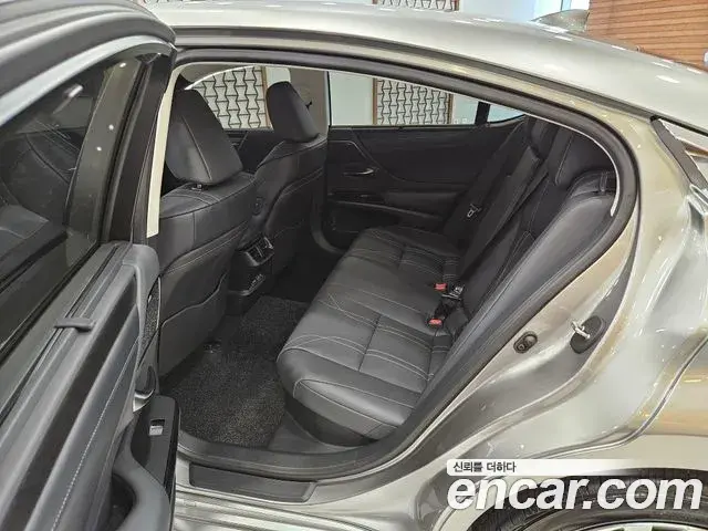 Lexus ES300h 2025 — ფოტო 12/15