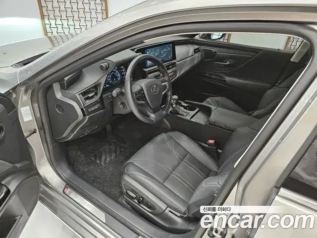 Lexus ES300h 2025 — ფოტო 10/15