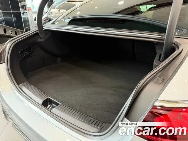 Mercedes-Benz E-Class 2026 — Photo 11/11