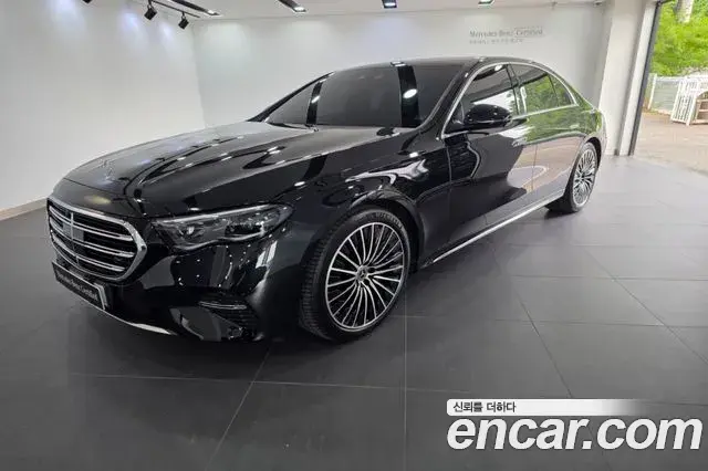 Mercedes-Benz E-Class 2025 — Photo 3/20