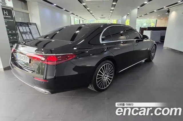 Mercedes-Benz E-Class 2025 — Photo 5/20