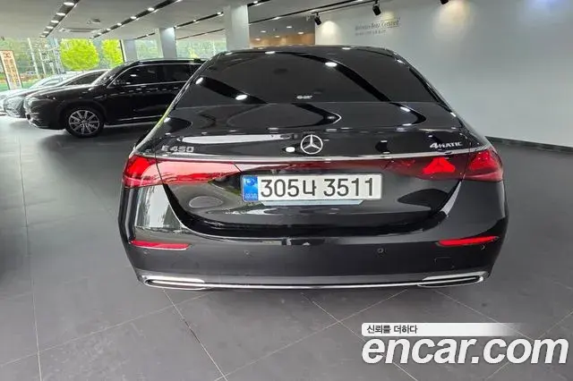 Mercedes-Benz E-Class 2025 — Photo 18/20