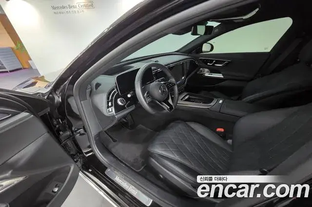 Mercedes-Benz E-Class 2025 — Photo 4/20