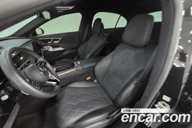 Mercedes-Benz E-Class 2025 — Photo 8/20