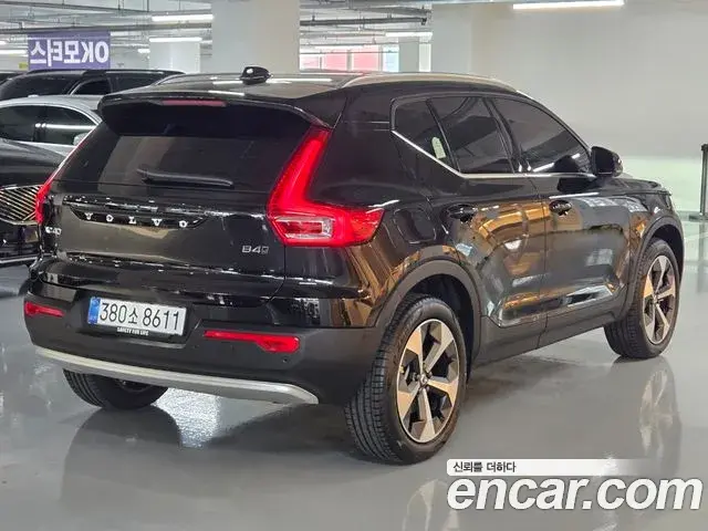Volvo XC40 2026 — ფოტო 8/18