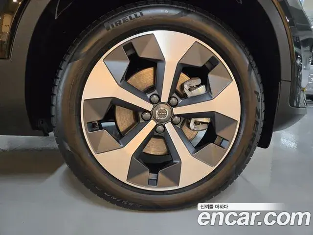 Volvo XC40 2026 — ფოტო 7/18