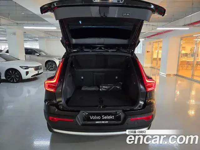 Volvo XC40 2026 — ფოტო 2/18