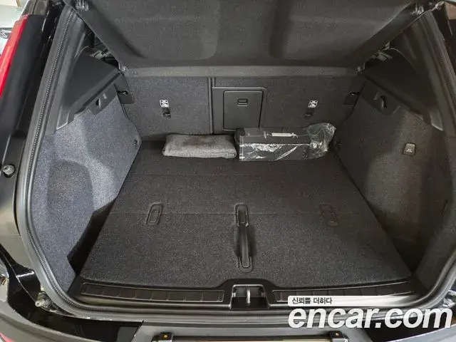 Volvo XC40 2026 — ფოტო 18/18