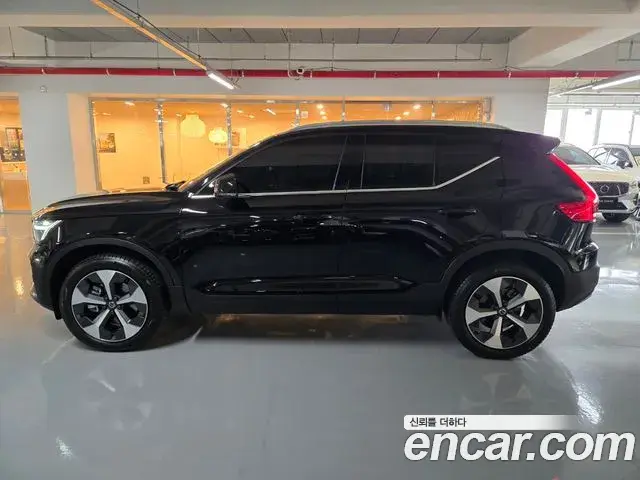 Volvo XC40 2026 — ფოტო 9/18