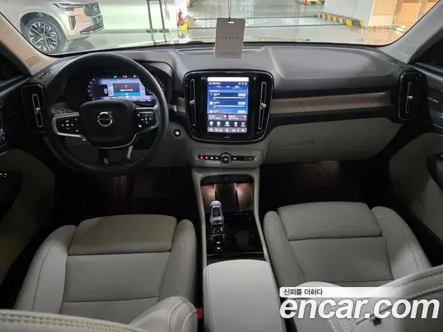 Volvo XC40 2026 — ფოტო 10/18