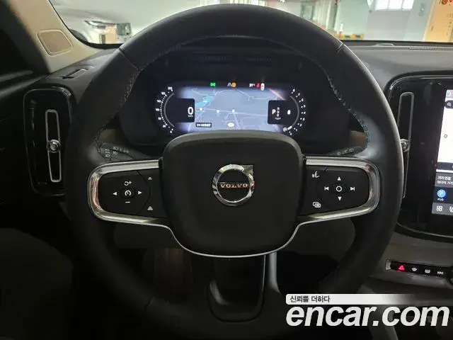 Volvo XC40 2026 — ფოტო 4/18