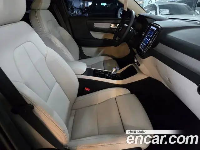 Volvo XC40 2026 — ფოტო 12/18