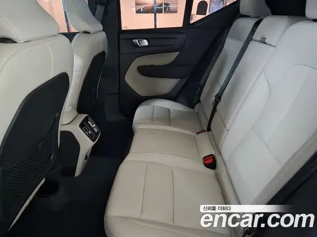 Volvo XC40 2026 — ფოტო 15/18