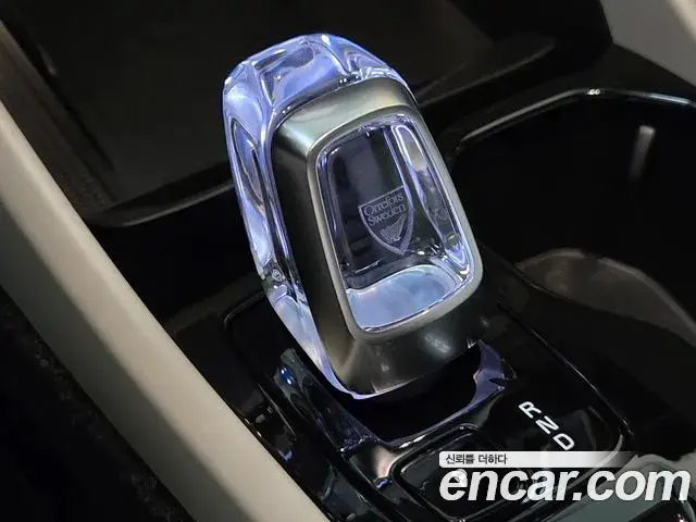 Volvo XC40 2026 — ფოტო 1/18