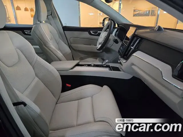 Volvo XC60 2026 — ფოტო 7/15