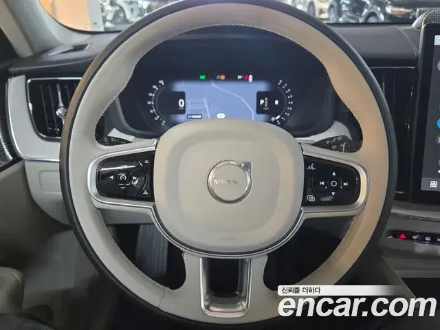 Volvo XC60 2026 — ფოტო 11/15