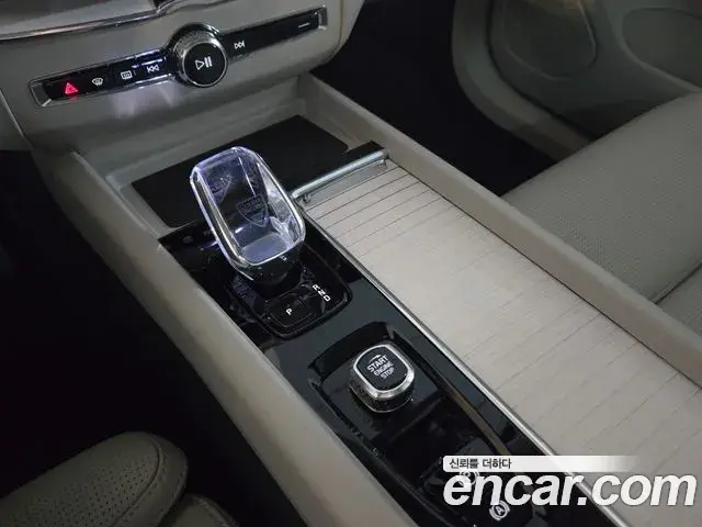 Volvo XC60 2026 — ფოტო 10/15