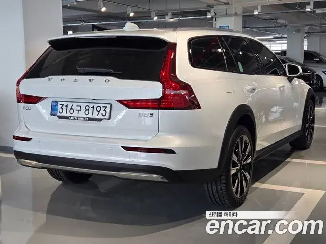 Volvo V60 Cross Country 2026 — ფოტო 8/19