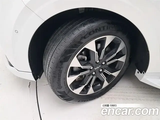 Kia Carnival 2023 — Фото 19/20