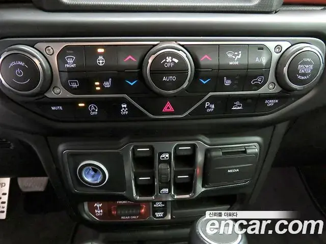 Jeep Wrangler 2021 — Фото 14/20