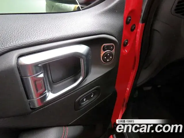 Jeep Wrangler 2021 — Фото 16/20