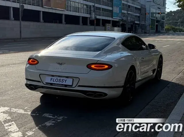 Bentley Continental GT 2021 — ფოტო 10/20