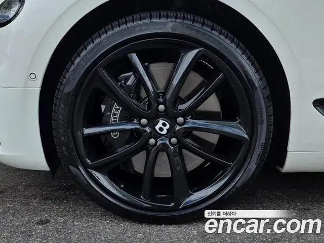 Bentley Continental GT 2021 — ფოტო 14/20
