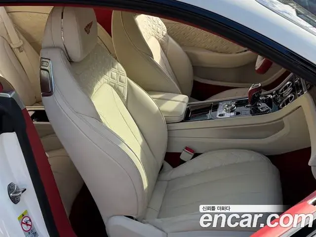 Bentley Continental GT 2021 — ფოტო 15/20