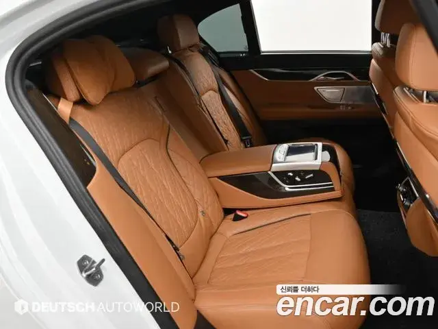 BMW 7 Series 2022 — Фото 12/20