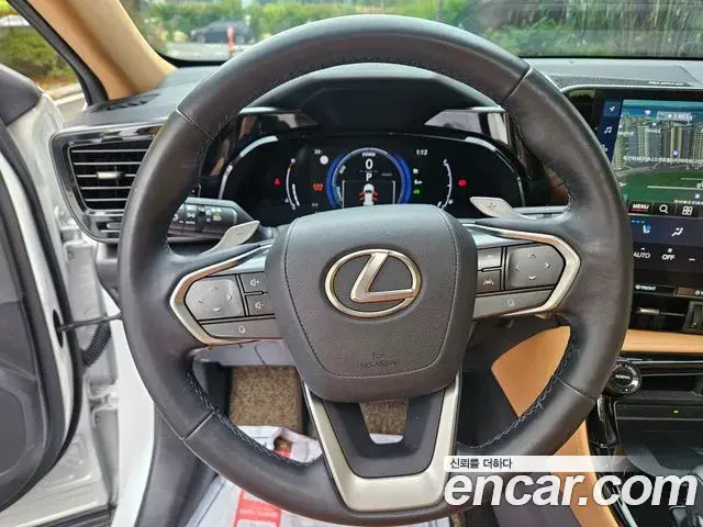 Lexus NX350h 2023 — ფოტო 18/20