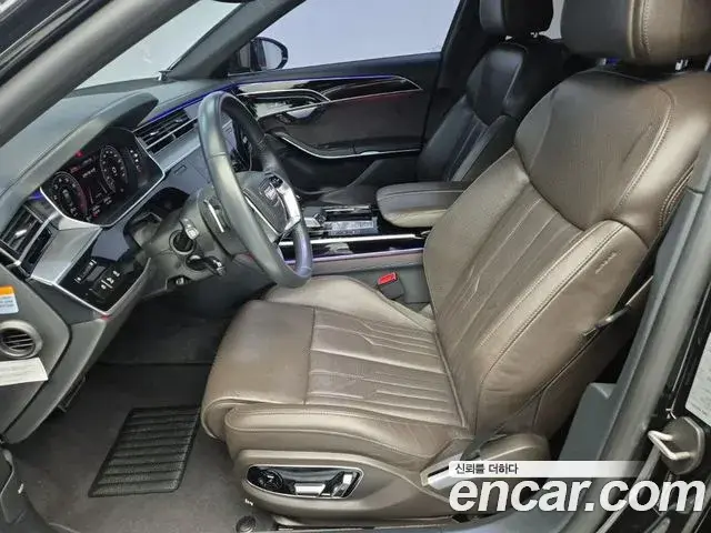 Audi A8 2021 — Фото 11/18
