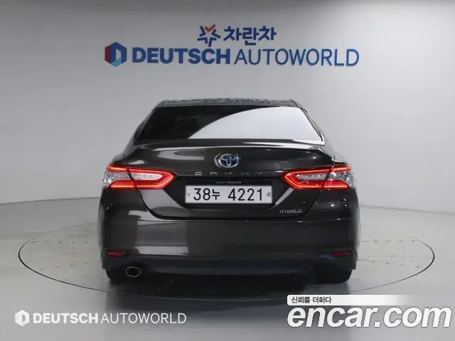 Toyota Camry 2018 — Photo 18/20