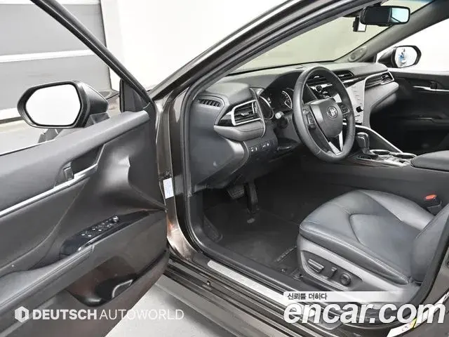 Toyota Camry 2018 — Photo 10/20