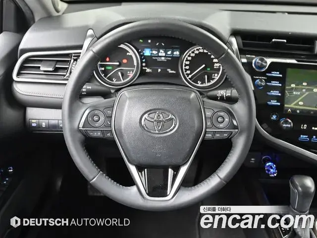 Toyota Camry 2018 — Photo 1/20
