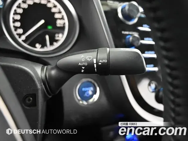 Toyota Camry 2018 — Photo 12/20