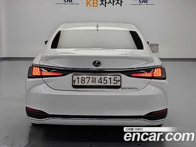Lexus ES300h 2023 — Şəkil 12/19