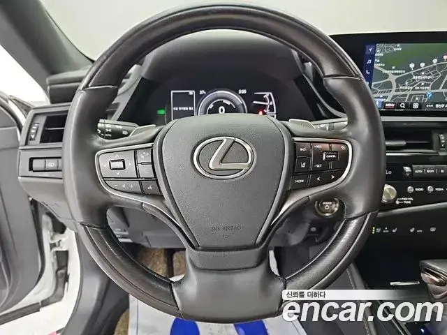 Lexus ES300h 2023 — Şəkil 16/19