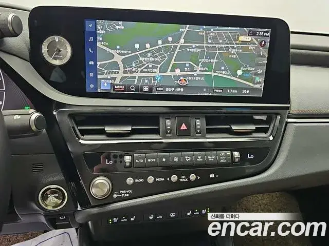 Lexus ES300h 2023 — Şəkil 10/19