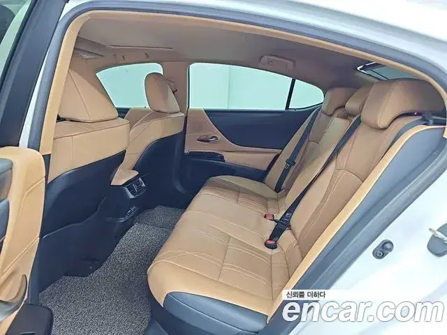 Lexus ES300h 2023 — Şəkil 1/19