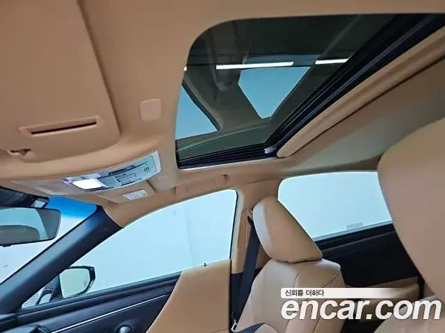 Lexus ES300h 2023 — Şəkil 2/19