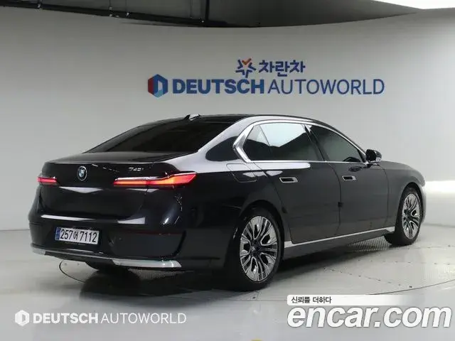 BMW 7 Series 2023 — Фото 1/20