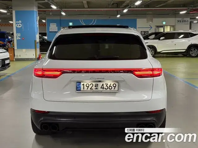 Porsche Cayenne 2019 — Photo 7/20
